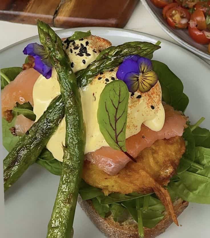 Œuf Bénédicte au saumon.